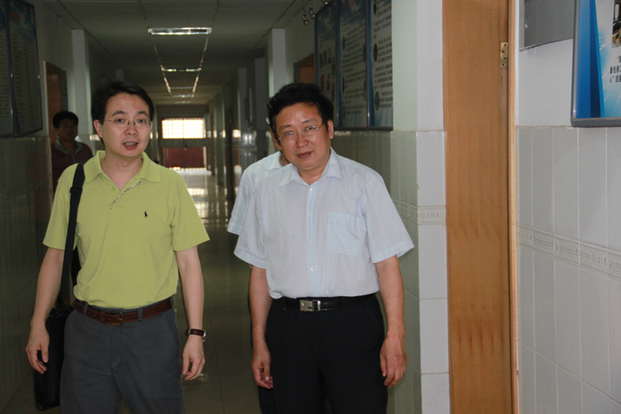 天津科技大学副校长王硕教授莅临dg试玩平台指导工作