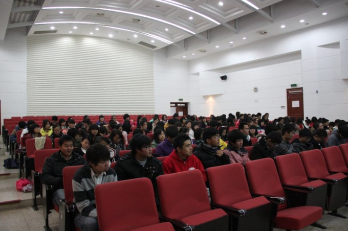 dg试玩平台成功举办杰出校友报告会